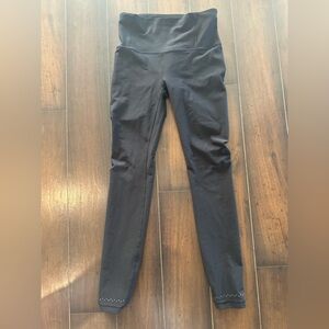 Lululemon black mesh patterned leggings 
Size 8
High rise